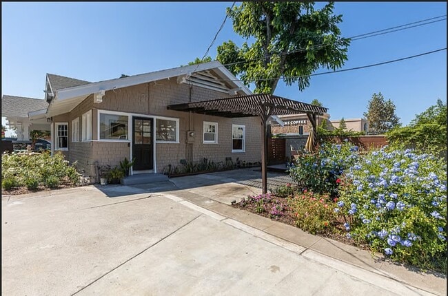 Building Photo - 125 E Alvarado St