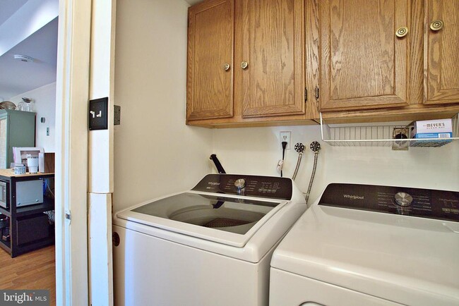 Building Photo - 1450 Greenmont Ct