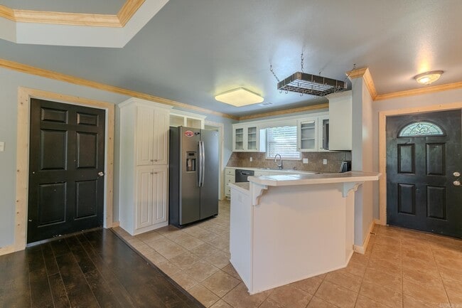 Building Photo - 12 Forest Dr