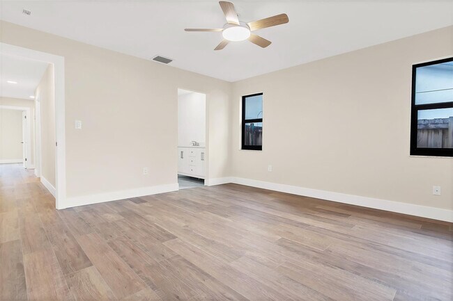 Building Photo - 391 NW 58th Ave