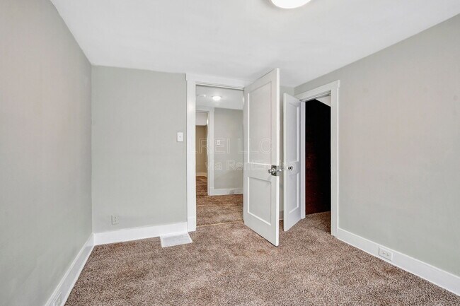 Building Photo - 913 Denmark St