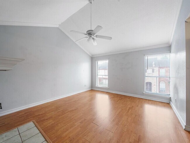 Building Photo - 7700 Creekbend Dr