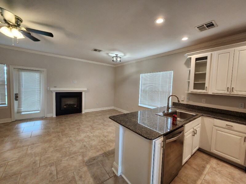 Building Photo - 4706 Pontchartrain Dr