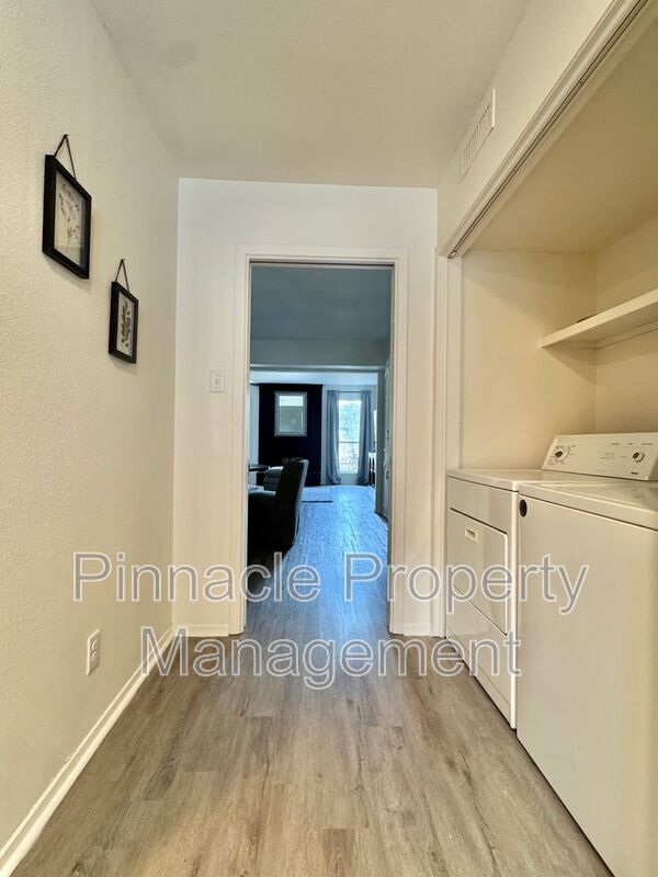 Building Photo - 2408 Lindenwood Dr