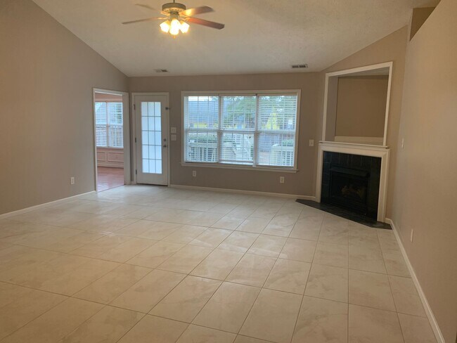 Building Photo - 6216 Castlebrooke Ln
