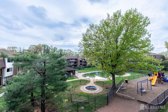 Building Photo - 823 Edison Glen Terrace