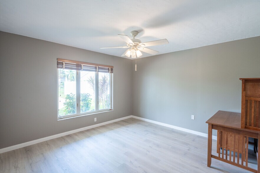 Building Photo - 6 Country Club Rd