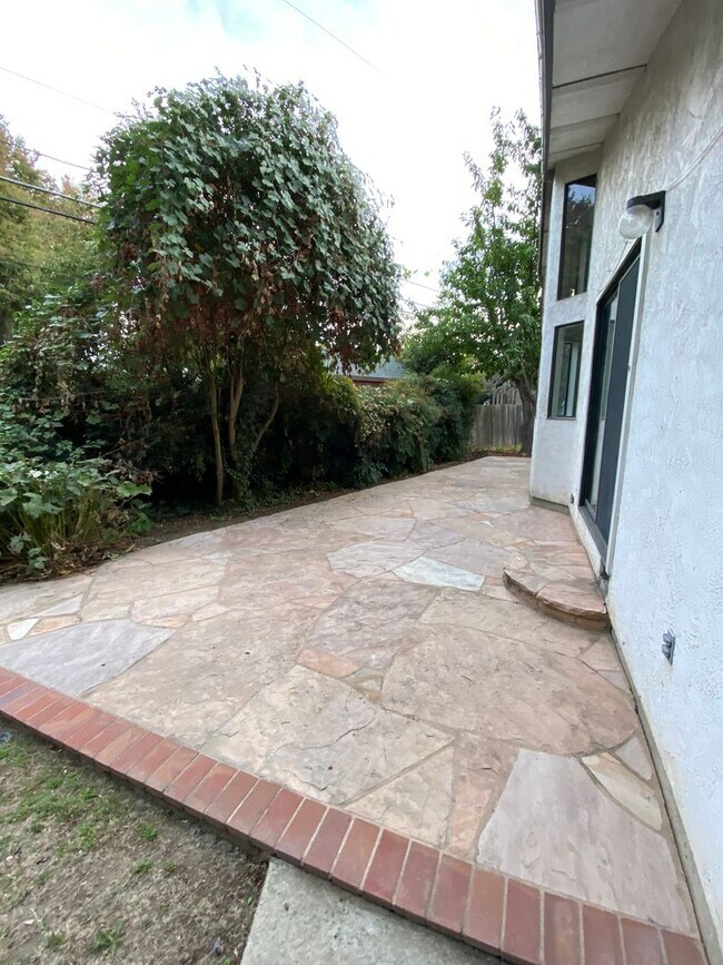 Building Photo - 4 Bedroom, 2 Bath River Park Home – Cul-de-Sac Location | Sacramento, CA