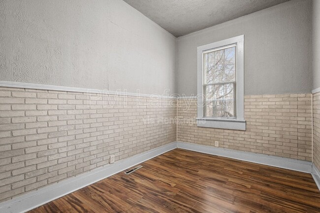 Building Photo - 1502 N 13th St