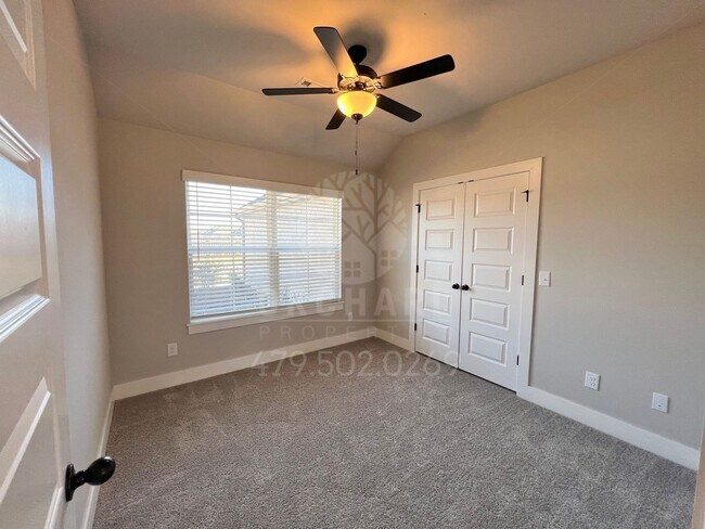 Building Photo - Single-Family Home- Desirable Clearwood Plan