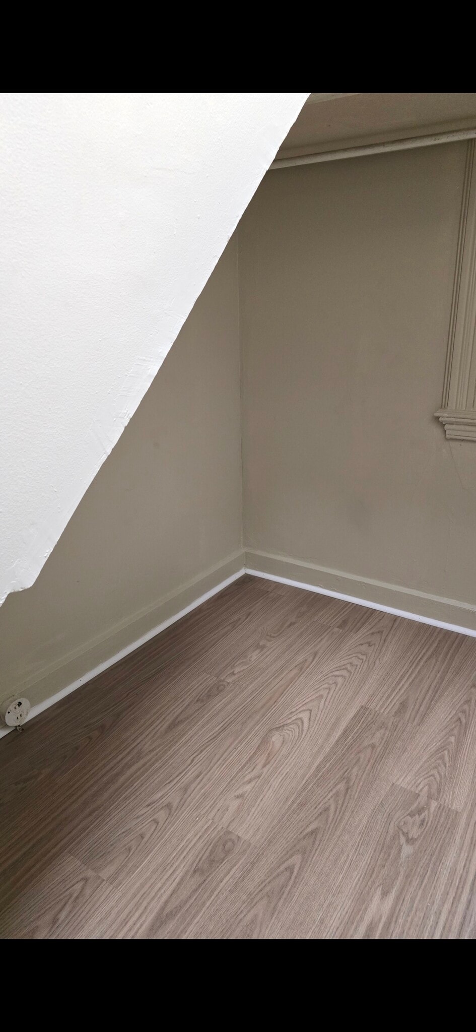 Hallway Closet pic2 - 80 Crotty Ave