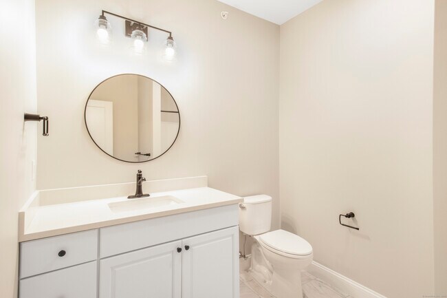 Building Photo - 502 Edgewater Cir
