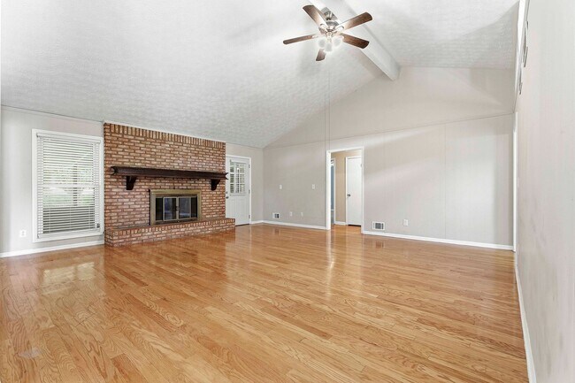 Building Photo - Spacious 3BR Home on Large Lot with Detached Garage in Fayette County