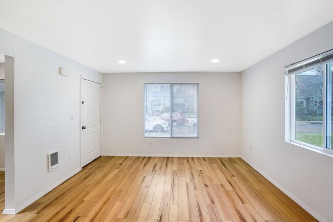 Building Photo - Cute 1 bedroom, 1 bathroom home near downtown Salem!