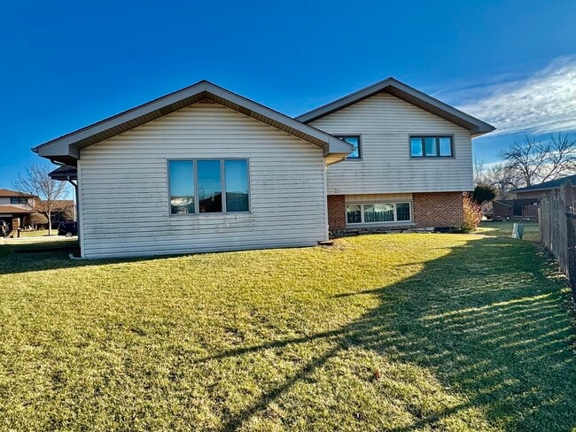 Building Photo - 8548 Bethany Ln