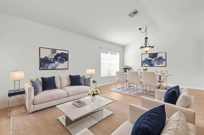 Building Photo - Large Spacious 4 bedroom 2 bath