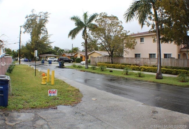 Building Photo - 719 SW 7th St