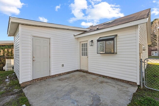 Building Photo - 130-132-132 Pine Crest Dr