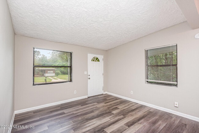 Building Photo - 4523 Trenton Dr S