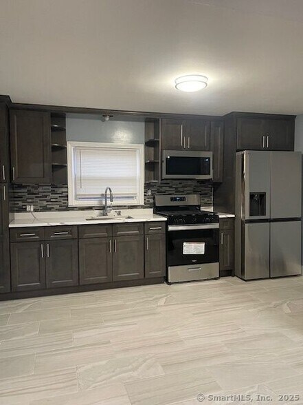 Building Photo - 9 Sunfield Cir