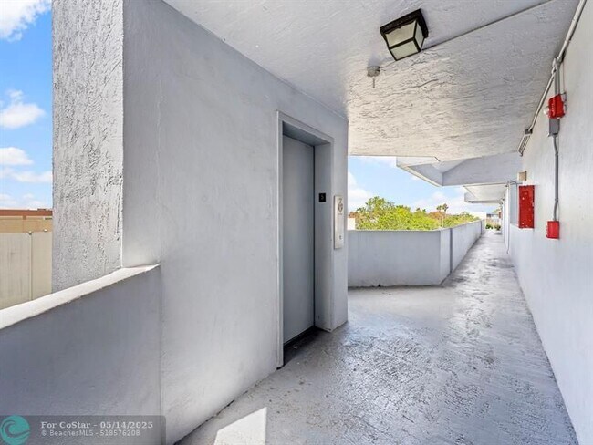 Building Photo - 310 Fontainebleau Blvd