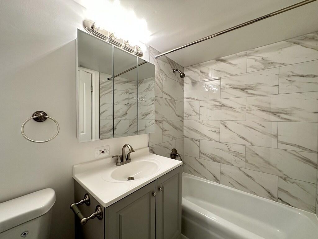 Building Photo - 525 N Quentin Rd