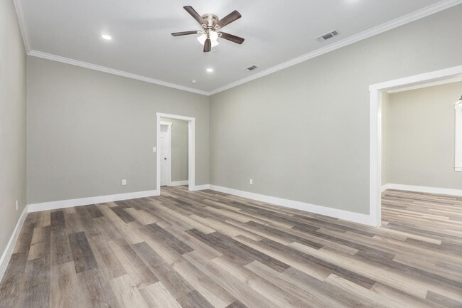 Building Photo - 121 W Kerr Ave