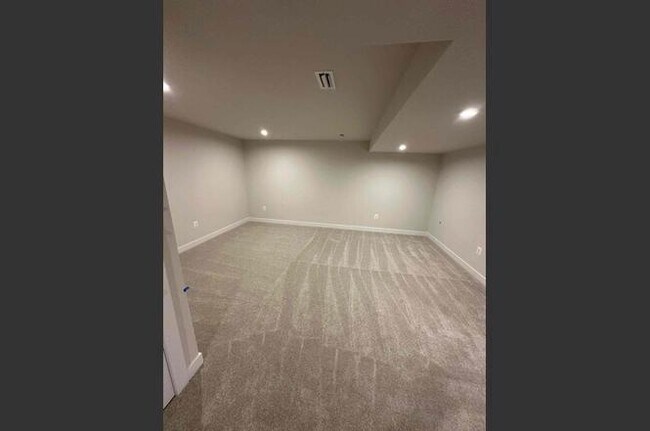 Building Photo - 512 Rivers Edge Dr