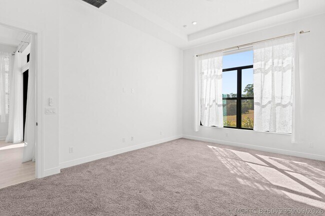 Building Photo - 199 SE Via Sangro