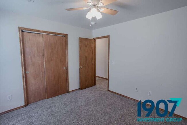Building Photo - Elegant and Spacious 3-Bedroom Home in Edm...