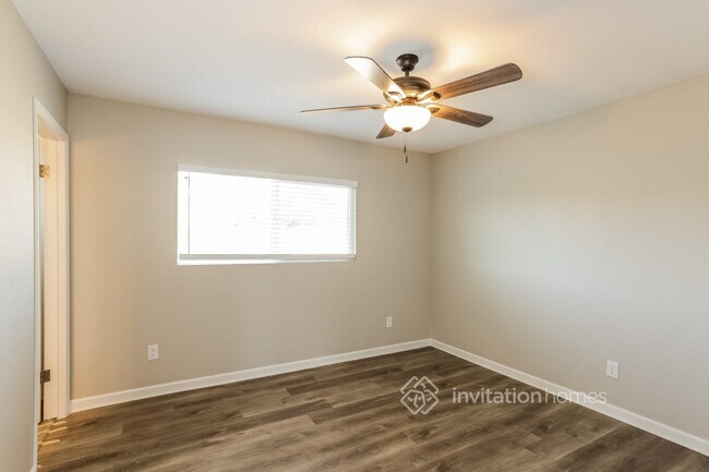 Building Photo - 4558 W Onyx Ave