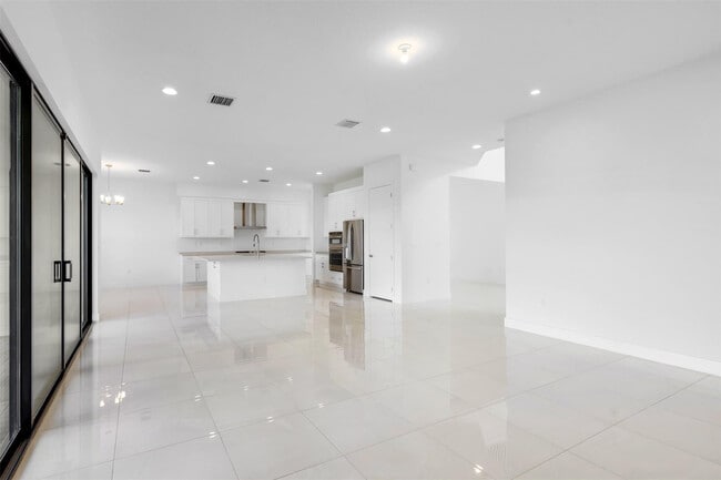 Building Photo - 8551 Swinley Frst Wy