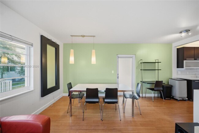 Building Photo - 7207 Bay Dr