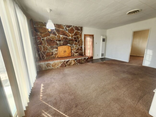 Building Photo - 3 Bedroom 1 Bathroom home