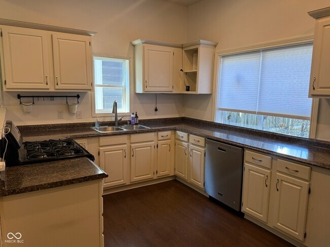 Building Photo - 1156 Hoyt Ave