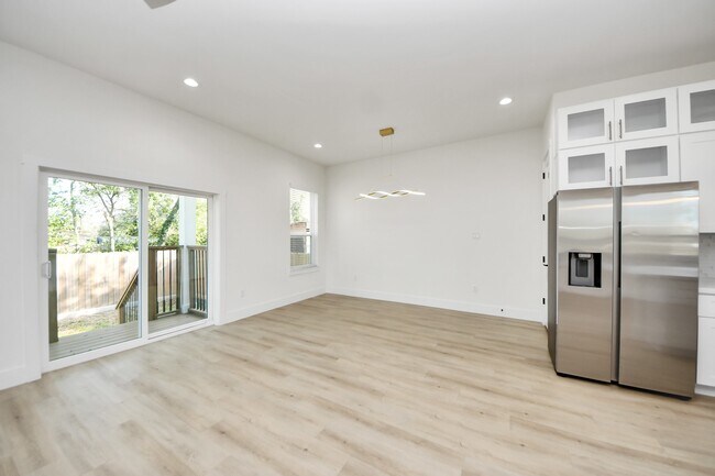 Building Photo - 3508 Omega St