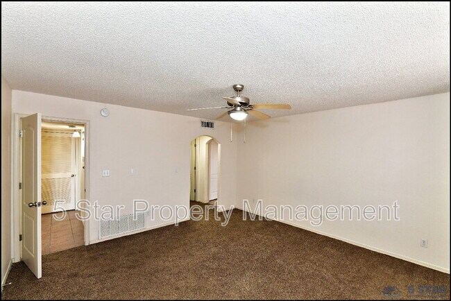 Building Photo - 6372 Franklin Ridge Dr