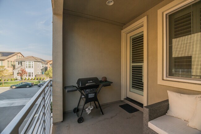 Patio - 856 White Moonstone Loop