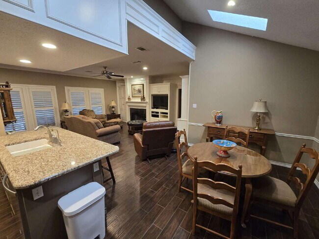 Building Photo - "Discover Spacious Comfort: 3-Bed, 2-Bath Gem on 77th Street (furnished)| Kingsgate