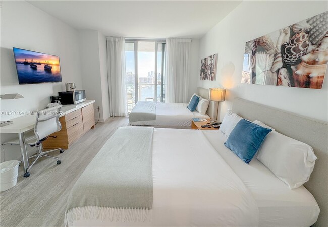 Building Photo - 2602 E Hallandale Beach Blvd