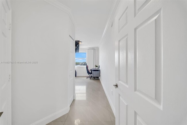 Building Photo - 17150 N Bay Rd