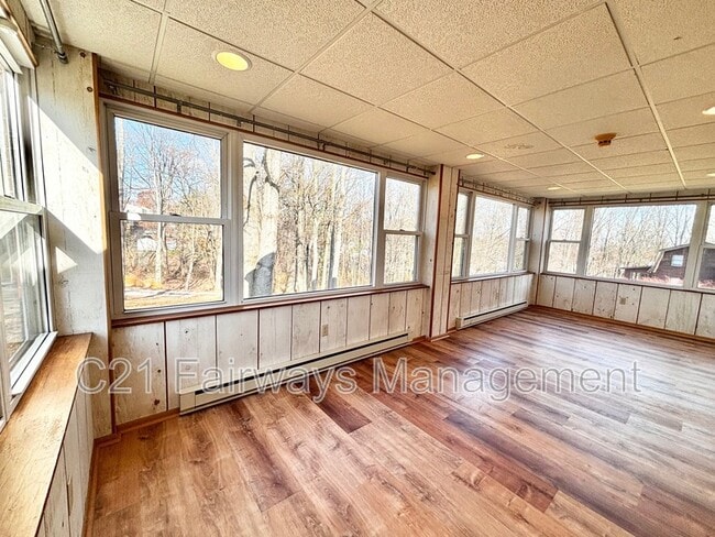 Building Photo - 616 Sandy Hill Rd