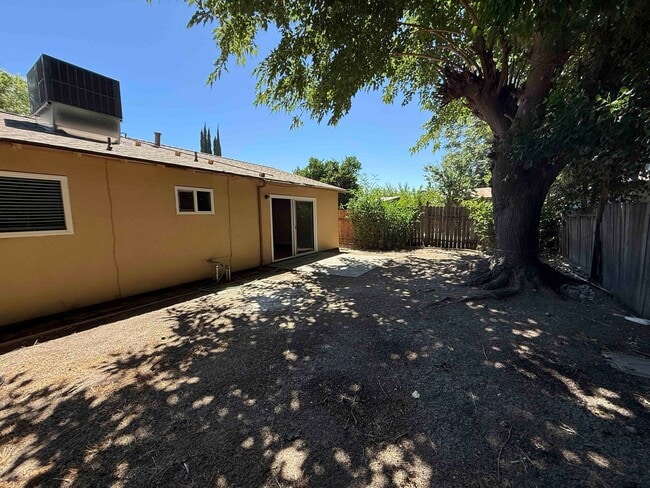 Building Photo - Natomas 4 Bedroom 2 Bath Close to Everything