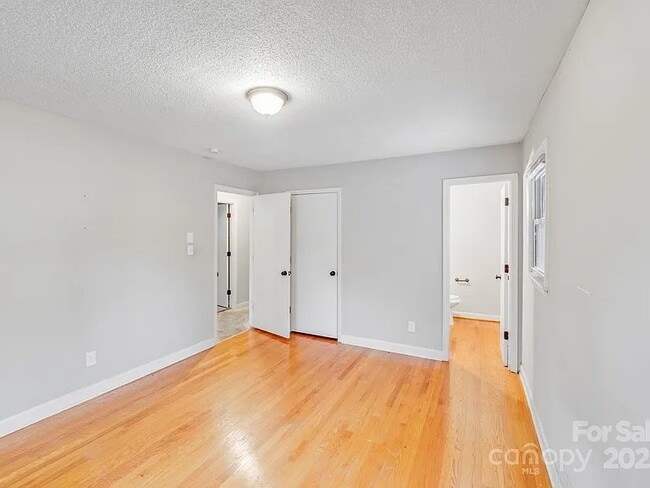 Building Photo - 712 Stevens St
