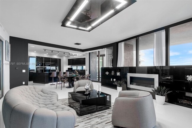 Building Photo - 18555 Collins Ave