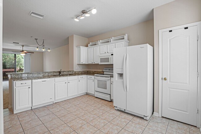 Building Photo - 3 Bed 2, Full Bath, 2 Half Bath, 1 Car Garage Townhome near MacDill AFB