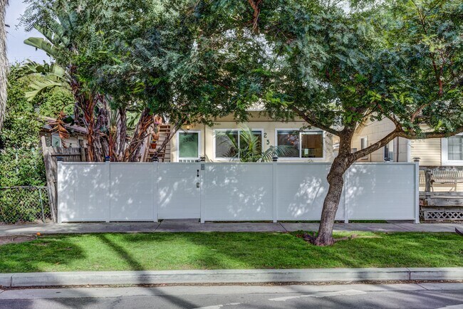 Building Photo - Ocean Avenue Duplex