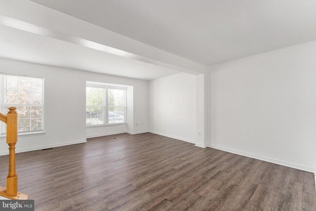 Building Photo - 7102 Finch Ln