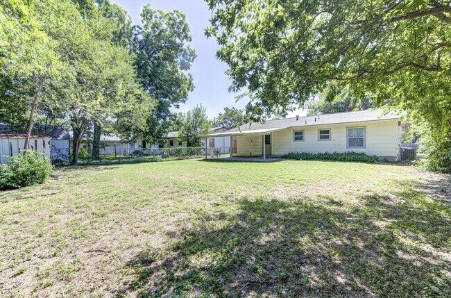 Building Photo - 8406 Burrell Dr