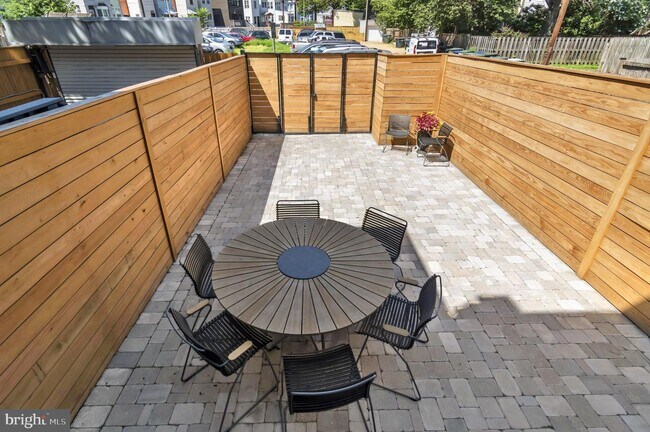 Building Photo - 117 15th St SE